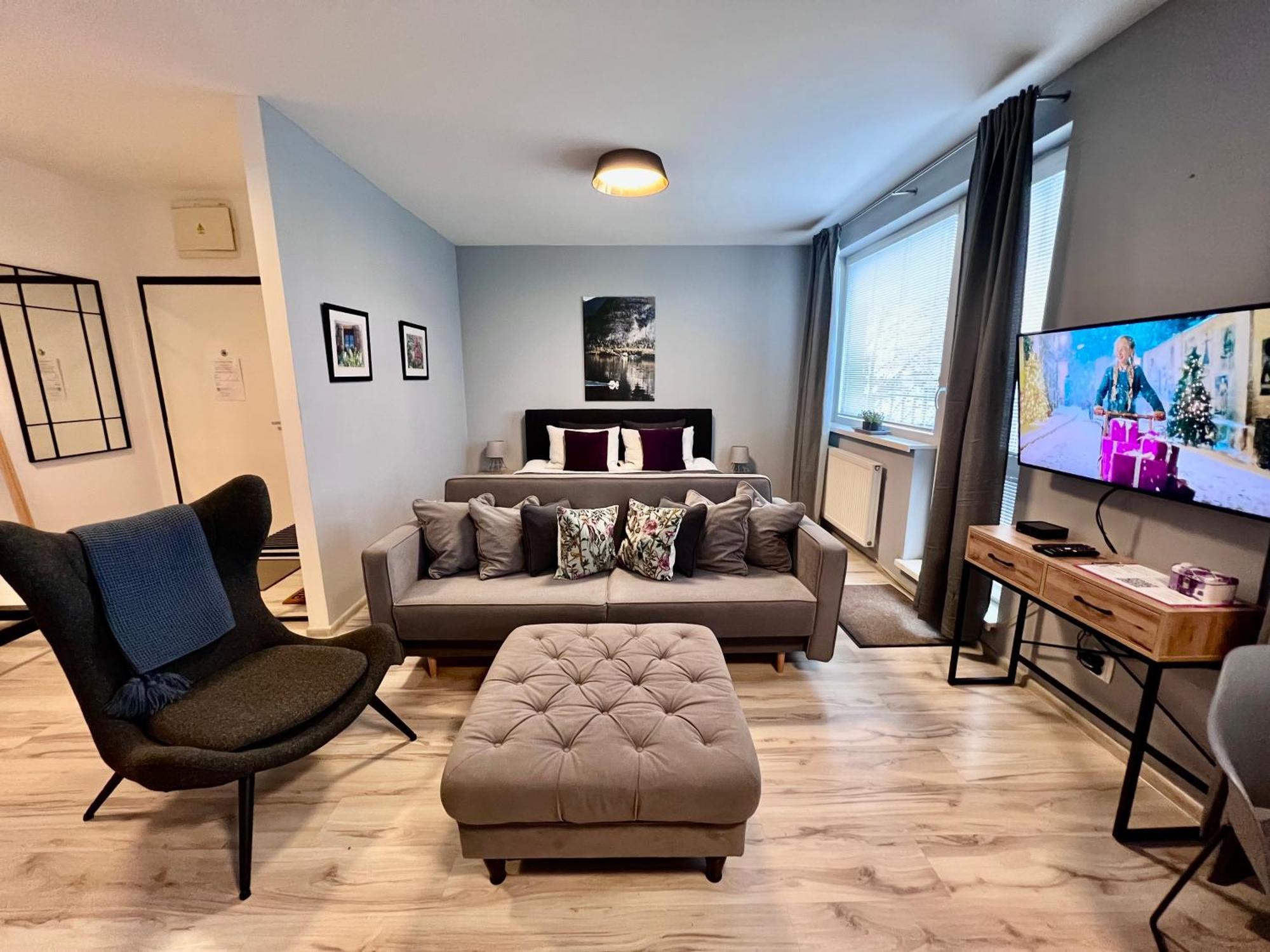 Bl - The Executive Suite, Boru - 24Hr Self Check-In, Free Private Parking, Balcony With Mountain View, 5 Minute Walk To City Center Banská Bystrica Exterior foto